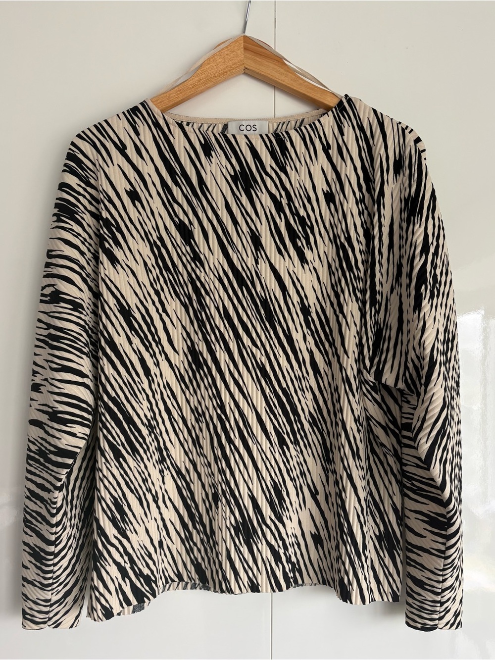 COS Rounded Pleated Top, size M - Picture 7 of 16